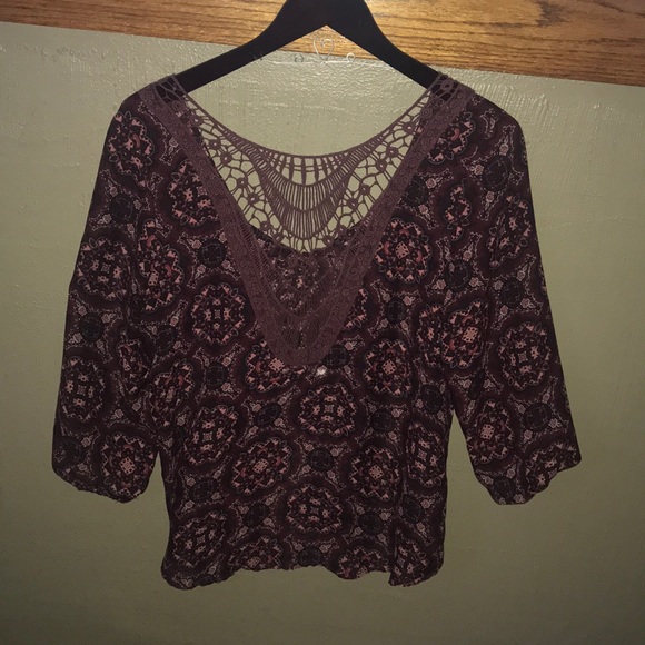 Patterned Blouse with Opened Detailed Back - Picture 2 of 3